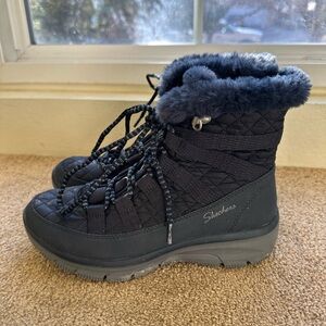 Skechers Women's navy color Winter Boots